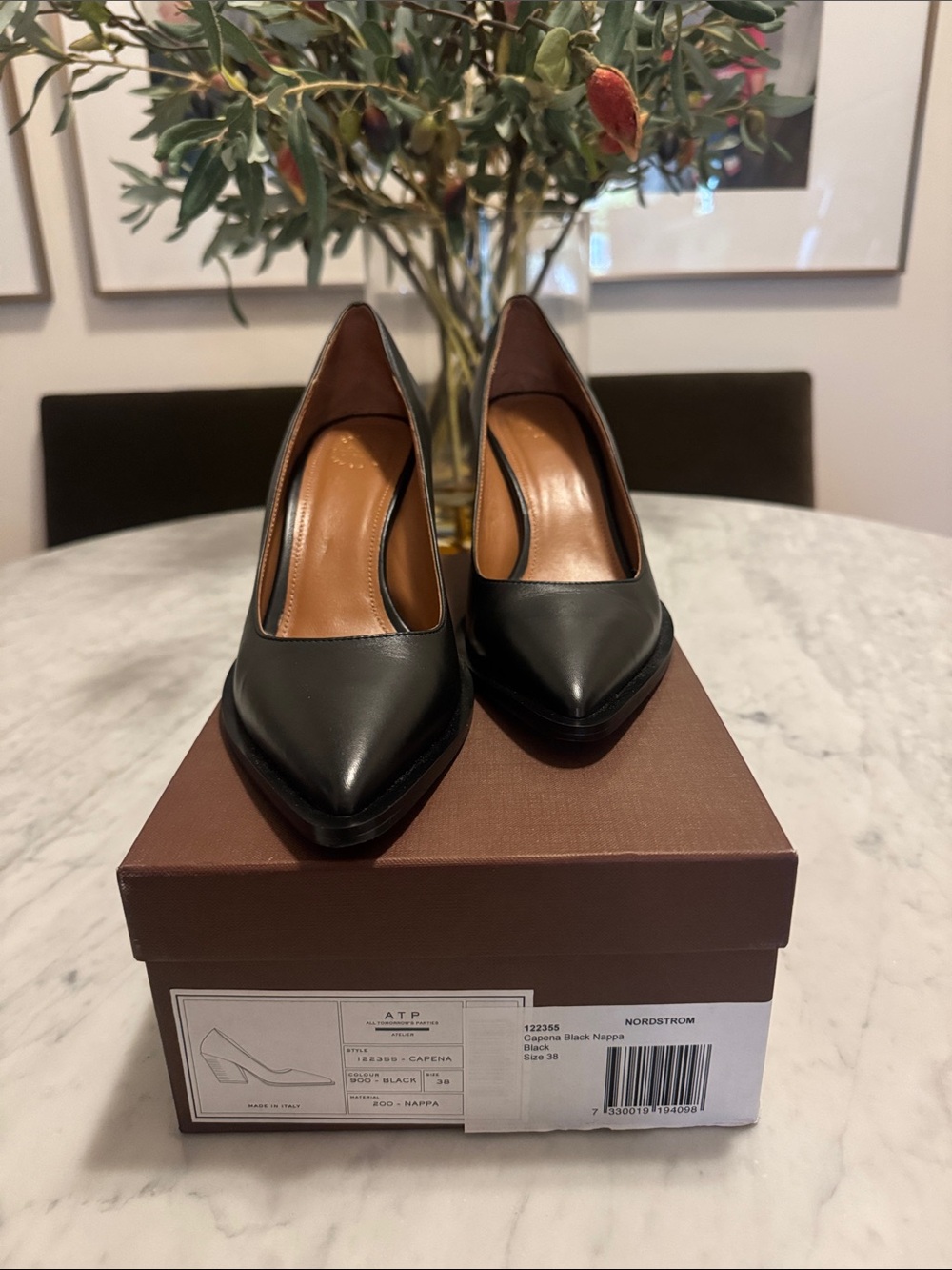 Elegant Black Pointed-Toe Leather Pumps